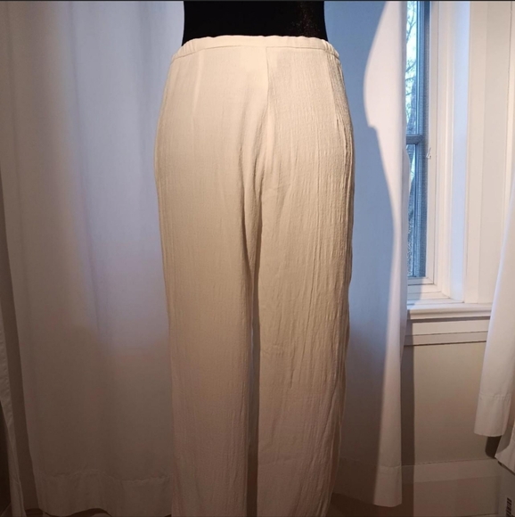 White lightweight wide leg pants 🤍 - Picture 4 of 7